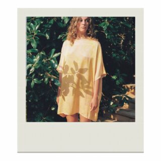 Sometimes you gotta create your own Sunshine here on the ‘Wet Coast’ so here’s a dose of mellow yellow for your rainy Saturday… Enjoy! A boxy dress in banana coloured silk from @jessica_redditt_designs and a supple leather tote from @mybukuro. Finish the look with triangle earrings by @studio___eighteen. A saffron cotton dress from @ogeajibe (with sizing up to 6XL) or a golden rib tank by @streetandsaddle (to 5XL) mean every body can feel like gold. How sweet it is: a honey pot from @wildforestmercantile. Find these designers and more at our Spring Market just 2 Saturdays from now, March 25-26 at Heritage Hall. ✨🌟💛🌻🐝🍌🍋🍯 #madeinvancouver #vancouverdesigner